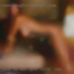 Love to eat pussy and your wife in bed get kinky.